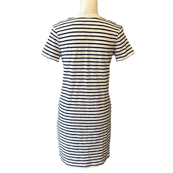 NEW Universal Thread Target Casual V-neck T-shirt Dress - Picture 4 of 7
